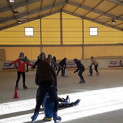 Grafika #18: Gry i zabawy na lodowisku