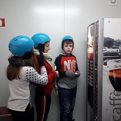 Grafika #16: Gry i zabawy na lodowisku