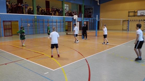 Grafika #7: Gminne zawody w piłce siatkowej dziewcząt i chłopców w ramach Igrzysk Dzieci.