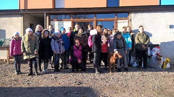 Grafika #0: Wycieczka do schroniska BAJER w Małoszycach