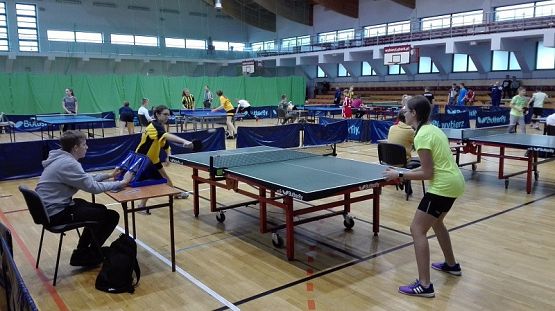  Grafika #2: Powiatowe zawody w tenisie stołowym dziewcząt i chłopców w ramach Igrzysk Dzieci.