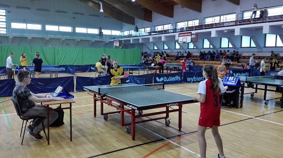  Grafika #4: Powiatowe zawody w tenisie stołowym dziewcząt i chłopców w ramach Igrzysk Dzieci.