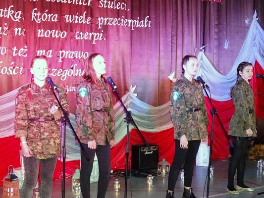  Grafika #32: Wieczornica Patriotyczna