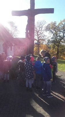  Grafika #2: Z wizytą na cmentarzu w Redkowicach