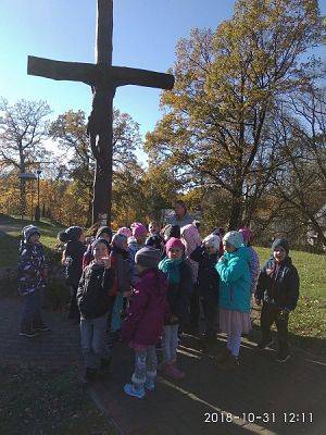  Grafika #23: Z wizytą na cmentarzu w Redkowicach