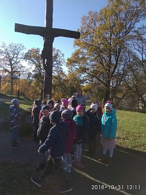  Grafika #24: Z wizytą na cmentarzu w Redkowicach