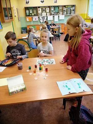  Grafika #1: Wesoła lekcja języka polskiego