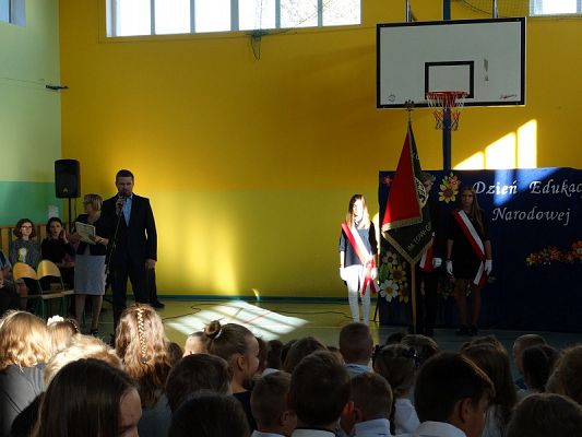  Grafika #15: Apel zokazji Dnia Edukacji Narodowej