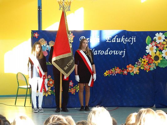  Grafika #26: Apel zokazji Dnia Edukacji Narodowej