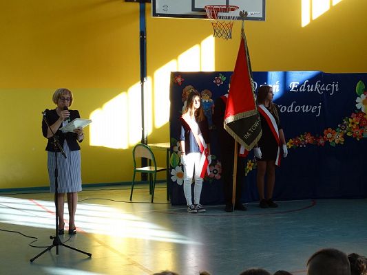  Grafika #16: Apel zokazji Dnia Edukacji Narodowej