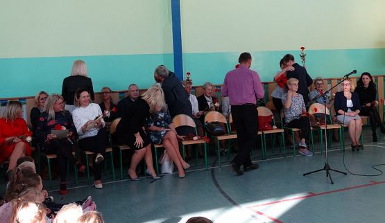  Grafika #18: Apel zokazji Dnia Edukacji Narodowej