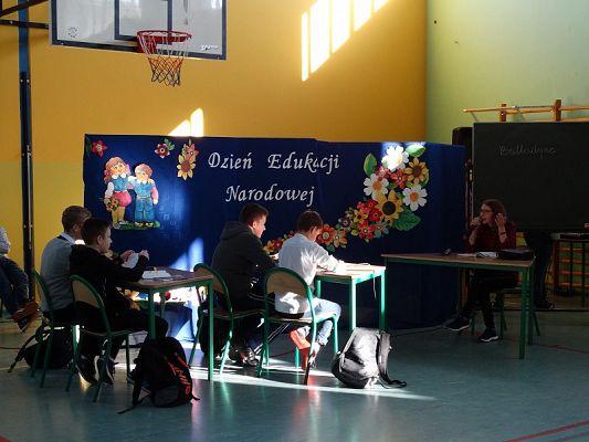  Grafika #43: Apel zokazji Dnia Edukacji Narodowej