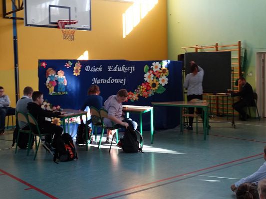  Grafika #32: Apel zokazji Dnia Edukacji Narodowej