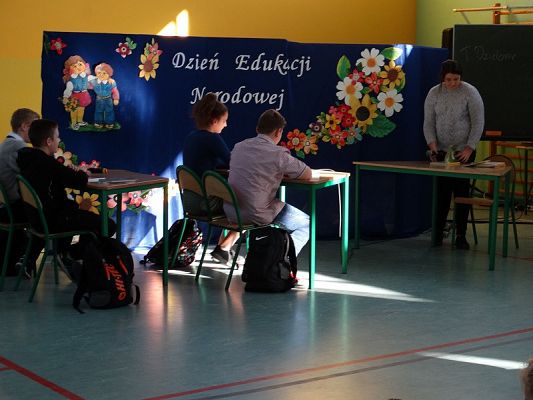  Grafika #41: Apel zokazji Dnia Edukacji Narodowej