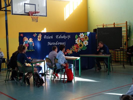  Grafika #52: Apel zokazji Dnia Edukacji Narodowej