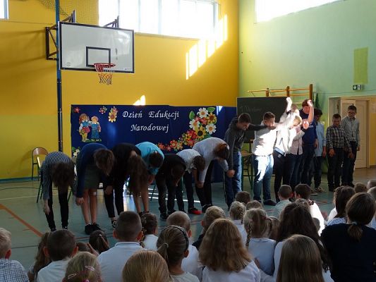  Grafika #55: Apel zokazji Dnia Edukacji Narodowej