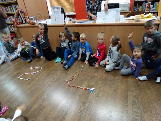 Grafika #26: Wycieczka do dzieci z oddziałów przedszkolnych do MBP w Lęborku