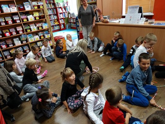 Grafika #21: Wycieczka do dzieci z oddziałów przedszkolnych do MBP w Lęborku