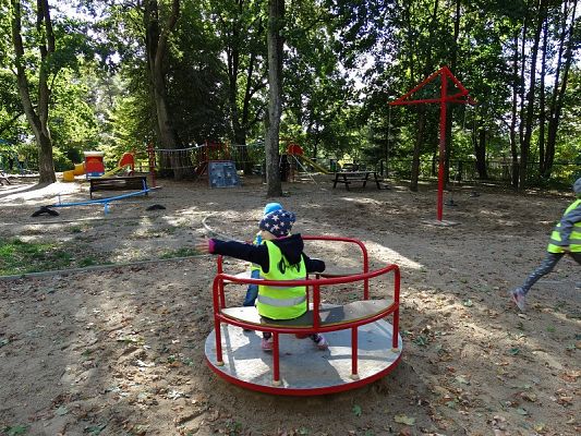 Grafika #31: Wycieczka do dzieci z oddziałów przedszkolnych do MBP w Lęborku