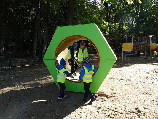 Grafika #8: Wycieczka do dzieci z oddziałów przedszkolnych do MBP w Lęborku