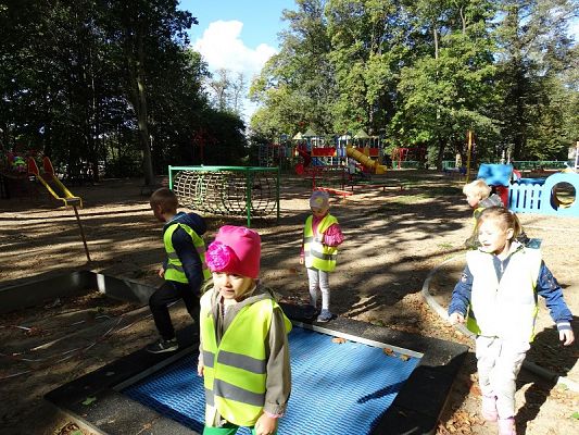 Grafika #29: Wycieczka do dzieci z oddziałów przedszkolnych do MBP w Lęborku