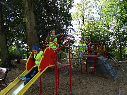 Grafika #37: Wycieczka do dzieci z oddziałów przedszkolnych do MBP w Lęborku