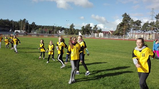  Grafika #1: Sztafetowe biegi przełajowe dziewcząt i chłopców