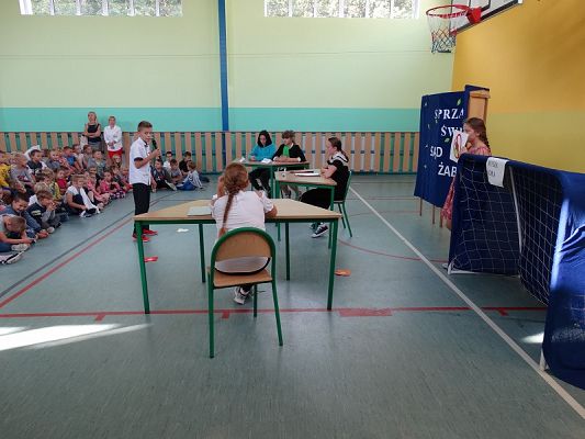 Grafika #5: Apel poświęcony akcji Sprzątanie Świata