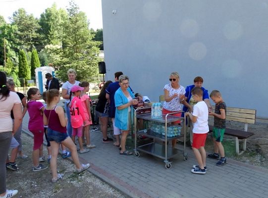  Grafika #18: FESTYN- "MAMA, TATA i JA"