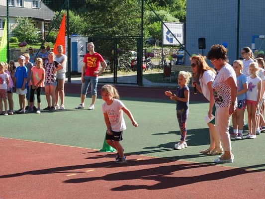  Grafika #22: FESTYN- "MAMA, TATA i JA"