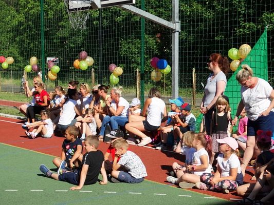  Grafika #0: FESTYN- "MAMA, TATA i JA"