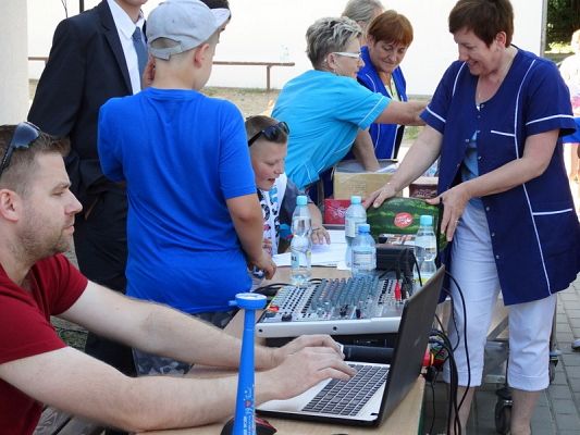  Grafika #24: FESTYN- "MAMA, TATA i JA"