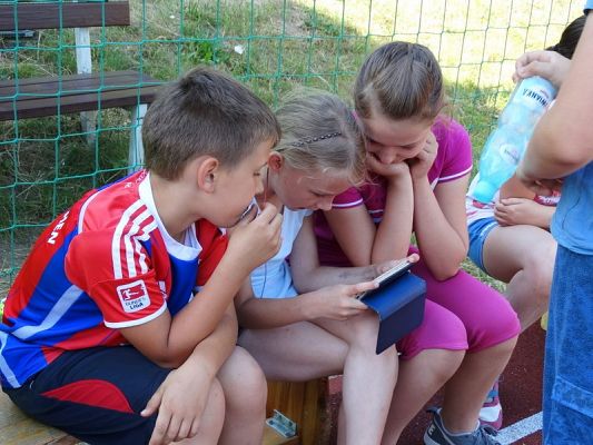  Grafika #32: FESTYN- "MAMA, TATA i JA"