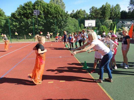  Grafika #56: FESTYN- "MAMA, TATA i JA"