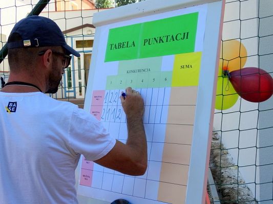  Grafika #5: FESTYN- "MAMA, TATA i JA"