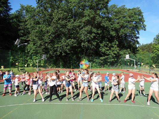  Grafika #60: FESTYN- "MAMA, TATA i JA"