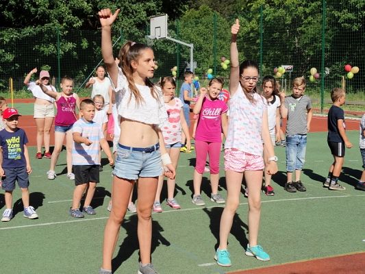  Grafika #74: FESTYN- "MAMA, TATA i JA"