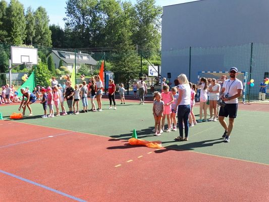  Grafika #37: FESTYN- "MAMA, TATA i JA"