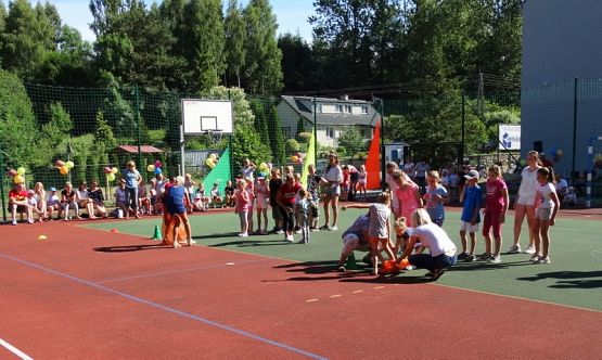  Grafika #33: FESTYN- "MAMA, TATA i JA"