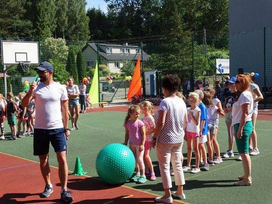  Grafika #65: FESTYN- "MAMA, TATA i JA"