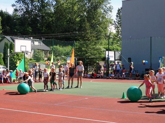  Grafika #66: FESTYN- "MAMA, TATA i JA"