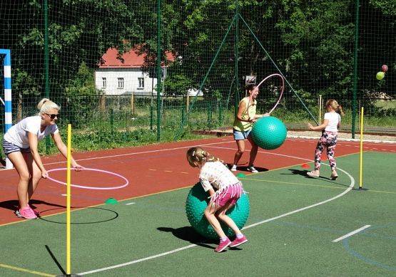  Grafika #69: FESTYN- "MAMA, TATA i JA"