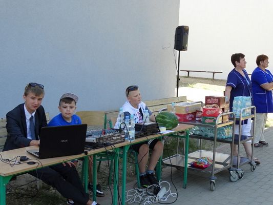  Grafika #1: FESTYN- "MAMA, TATA i JA"