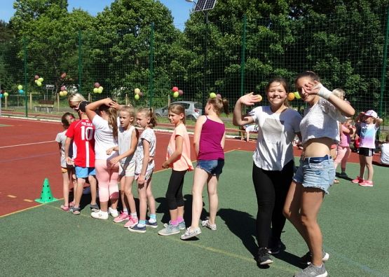  Grafika #84: FESTYN- "MAMA, TATA i JA"