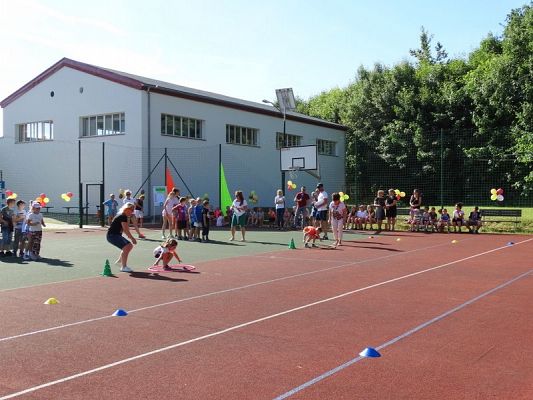  Grafika #10: FESTYN- "MAMA, TATA i JA"