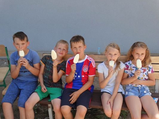  Grafika #12: FESTYN- "MAMA, TATA i JA"