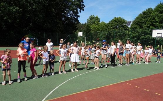  Grafika #49: FESTYN- "MAMA, TATA i JA"