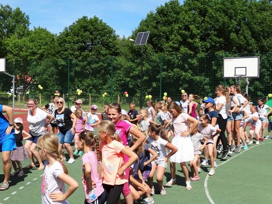  Grafika #82: FESTYN- "MAMA, TATA i JA"