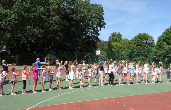  Grafika #50: FESTYN- "MAMA, TATA i JA"