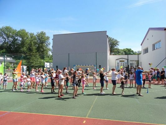  Grafika #51: FESTYN- "MAMA, TATA i JA"